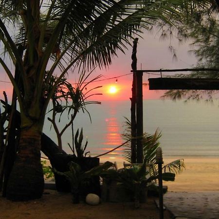Goldkey Bungalow Hotel Koh Phayam Luaran gambar