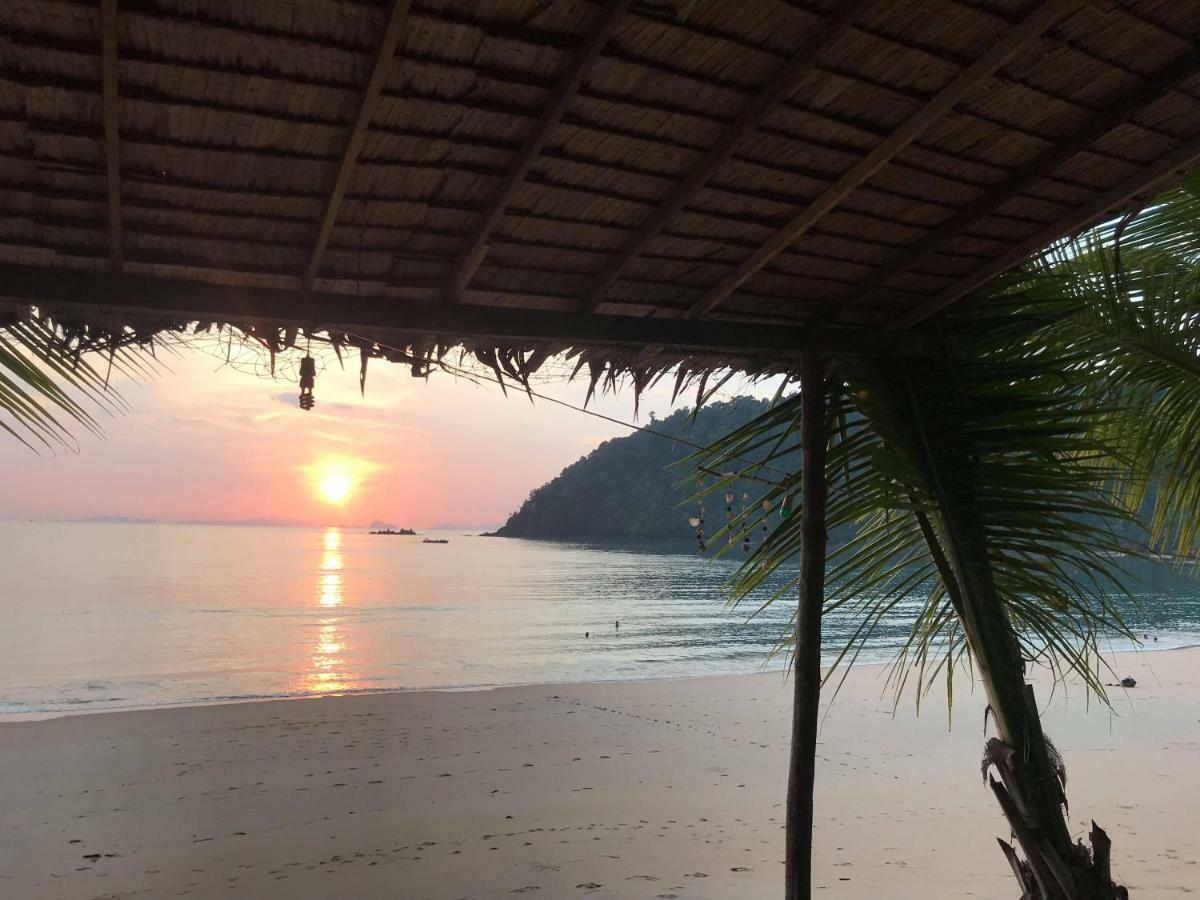 Goldkey Bungalow Hotel Koh Phayam Luaran gambar