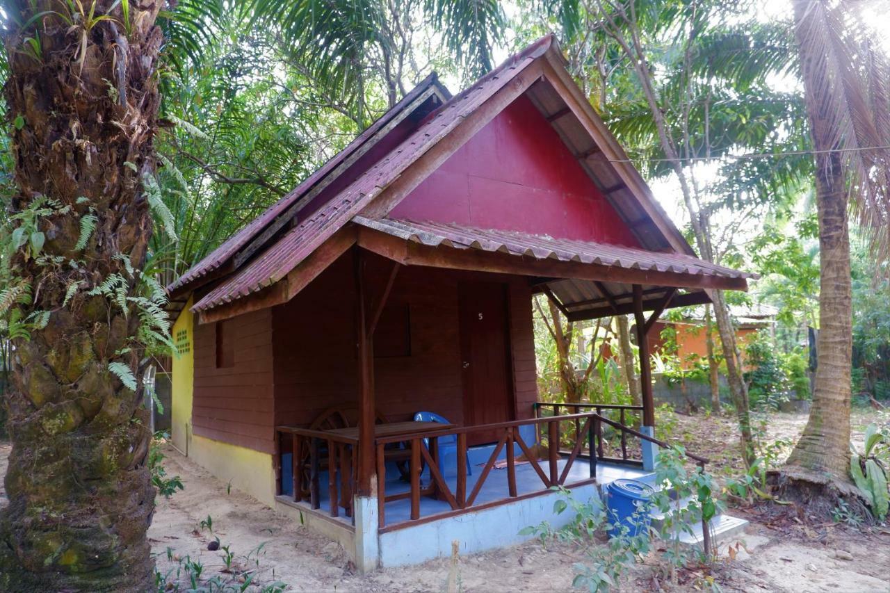 Goldkey Bungalow Hotel Koh Phayam Luaran gambar