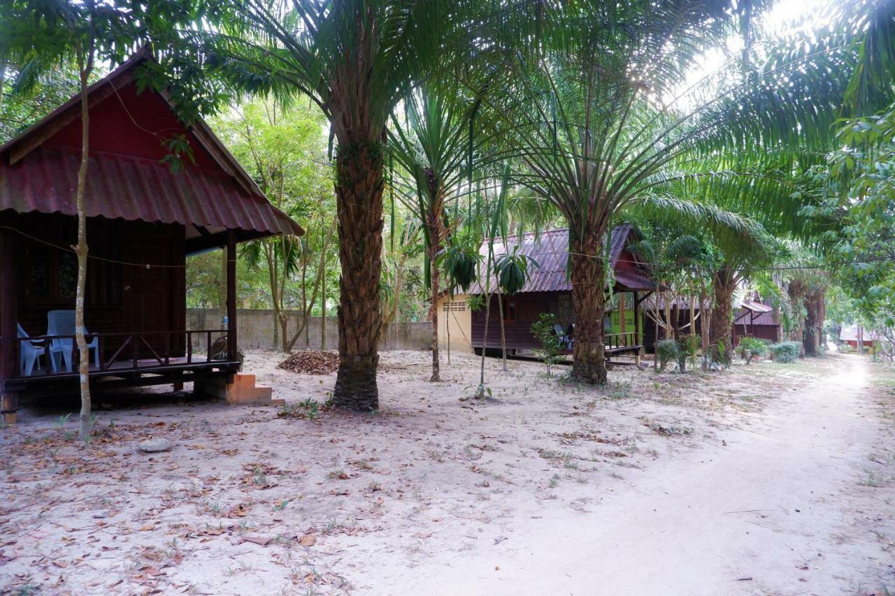 Goldkey Bungalow Hotel Koh Phayam Luaran gambar